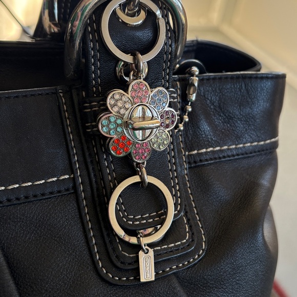 Coach Legacy Daisy Crystal Turnlock Valet Keychain 2007 - Picture 10 of 11